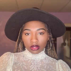 Meet your Posher, Daesha